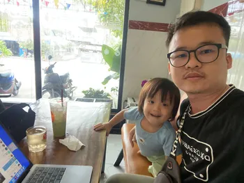 Suon Samoun and his beloved daughter Keraa photo